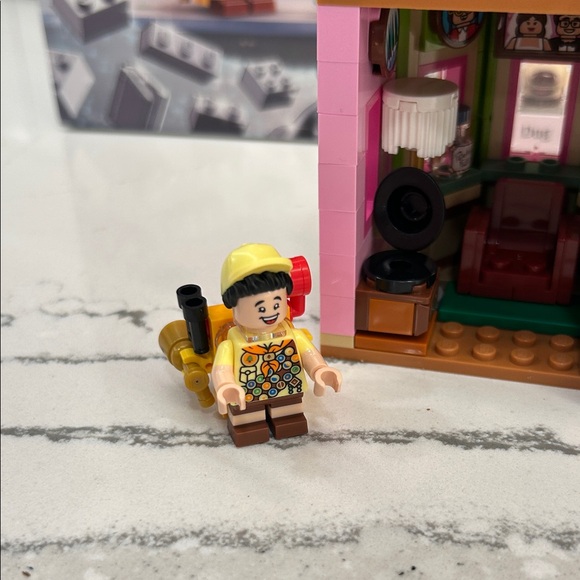 LEGO Disney House with Vibrant Balloons - Picture 6 of 8